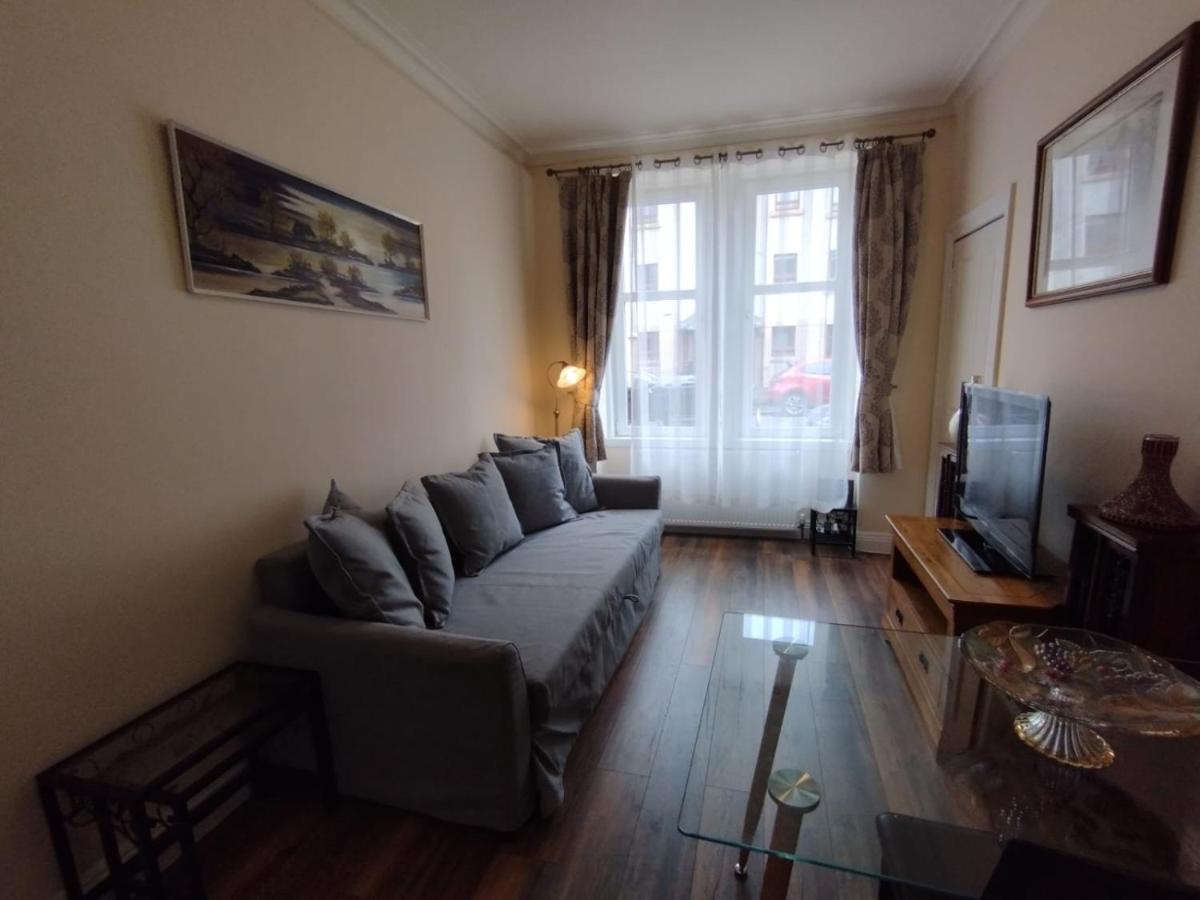 2 Bedrooms Flat Central Edinburgh, Sleeps 6, In The Shadow Of Holyrood Park And Arthur'S Seat With Free Parking, Two Bed Rooms Екстериор снимка