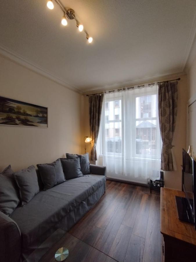 2 Bedrooms Flat Central Edinburgh, Sleeps 6, In The Shadow Of Holyrood Park And Arthur'S Seat With Free Parking, Two Bed Rooms Екстериор снимка