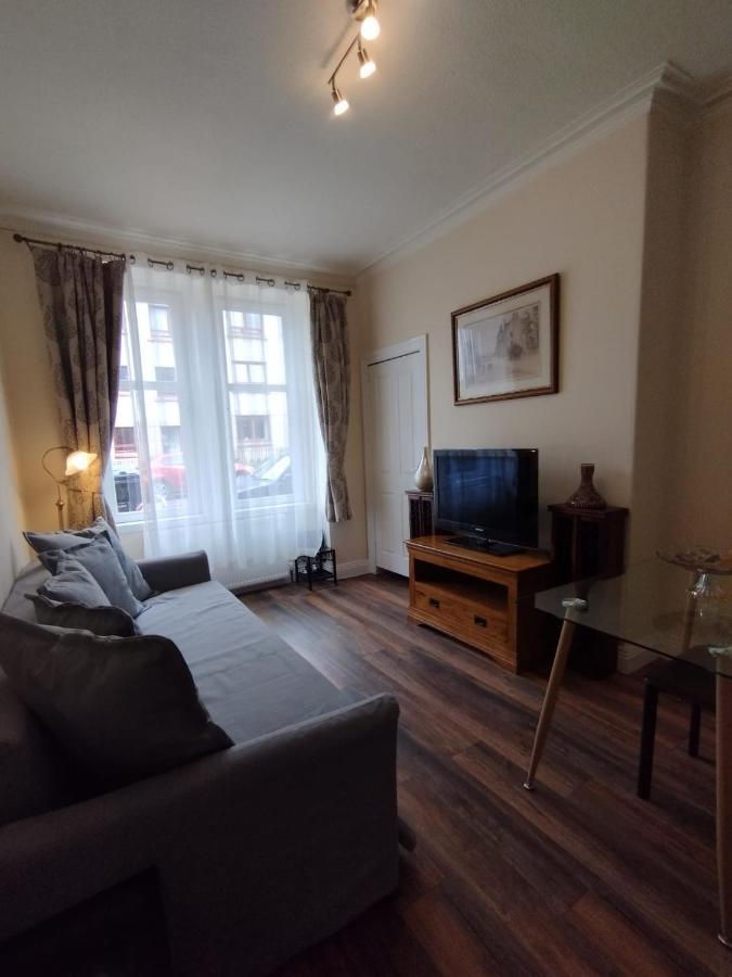 2 Bedrooms Flat Central Edinburgh, Sleeps 6, In The Shadow Of Holyrood Park And Arthur'S Seat With Free Parking, Two Bed Rooms Екстериор снимка