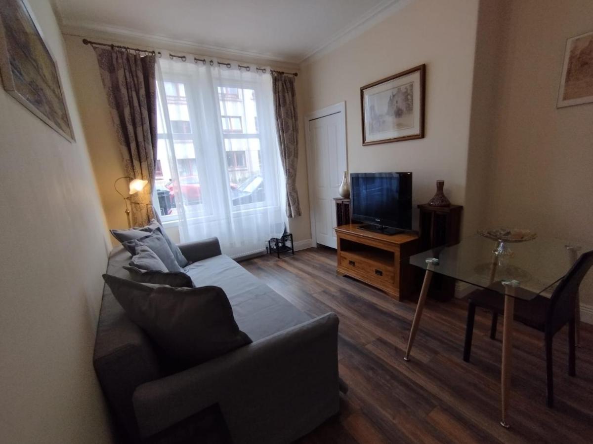 2 Bedrooms Flat Central Edinburgh, Sleeps 6, In The Shadow Of Holyrood Park And Arthur'S Seat With Free Parking, Two Bed Rooms Екстериор снимка