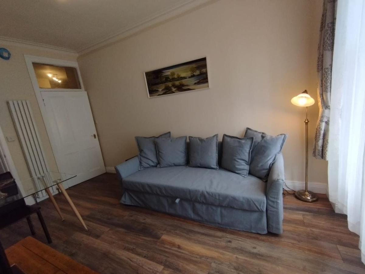 2 Bedrooms Flat Central Edinburgh, Sleeps 6, In The Shadow Of Holyrood Park And Arthur'S Seat With Free Parking, Two Bed Rooms Екстериор снимка