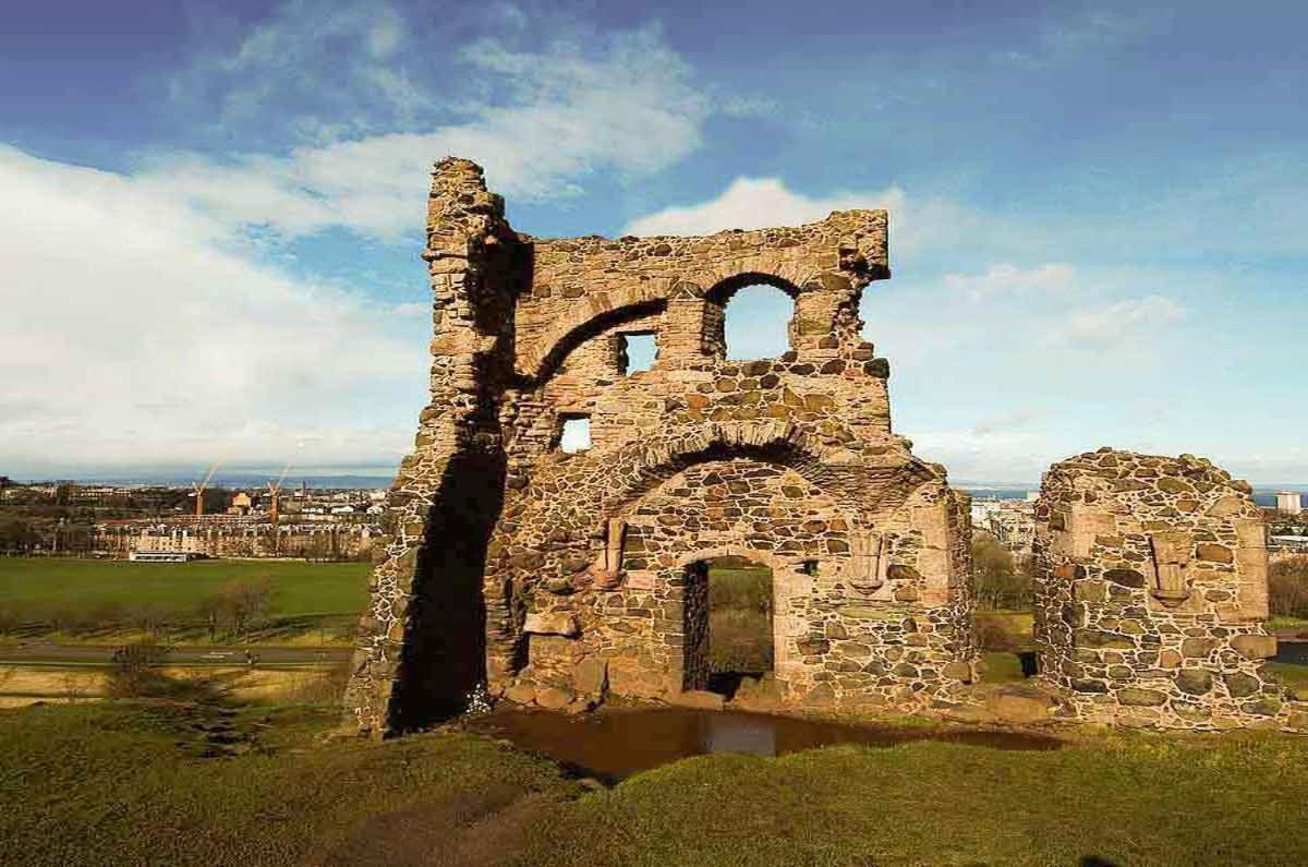 2 Bedrooms Flat Central Edinburgh, Sleeps 6, In The Shadow Of Holyrood Park And Arthur'S Seat With Free Parking, Two Bed Rooms Екстериор снимка